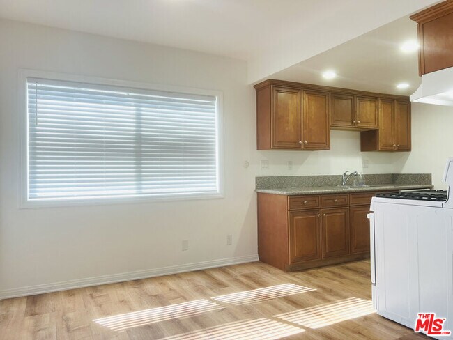 Building Photo - 5263 Riverton Ave