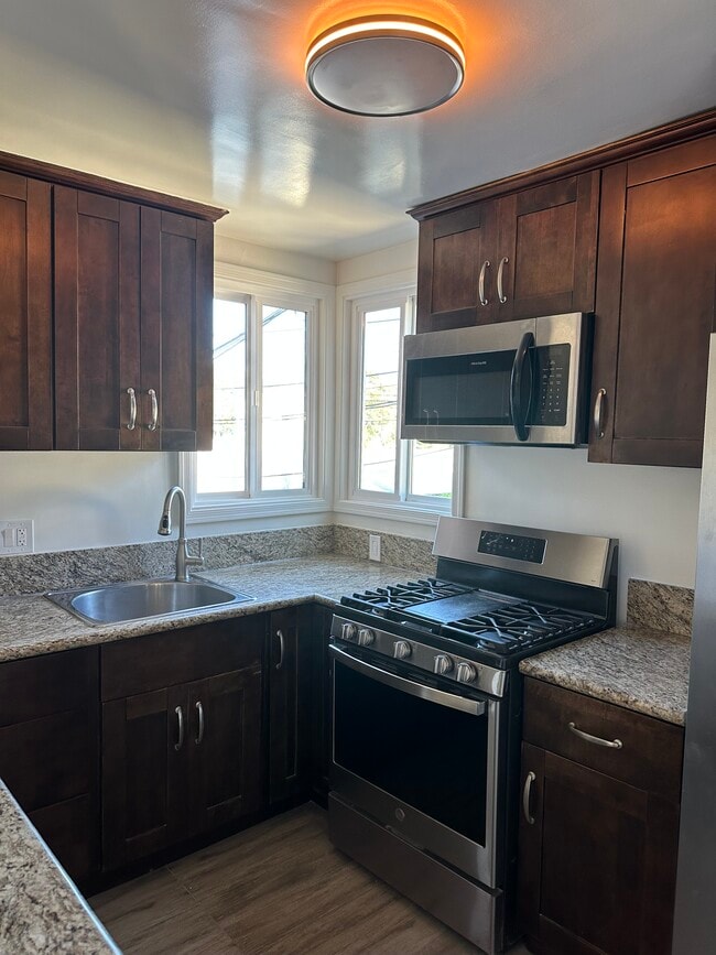 Building Photo - 1846 Scott Rd