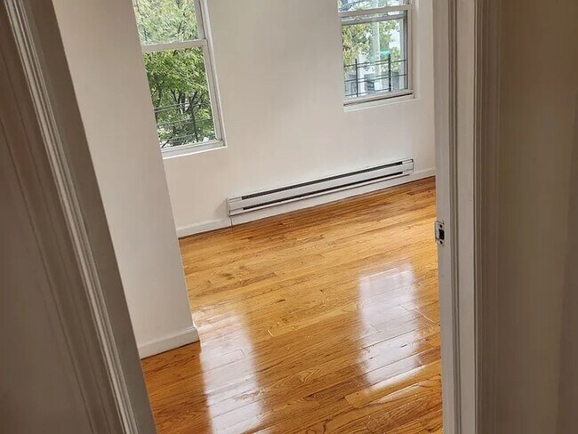 Building Photo - 3663 Bronxwood Ave