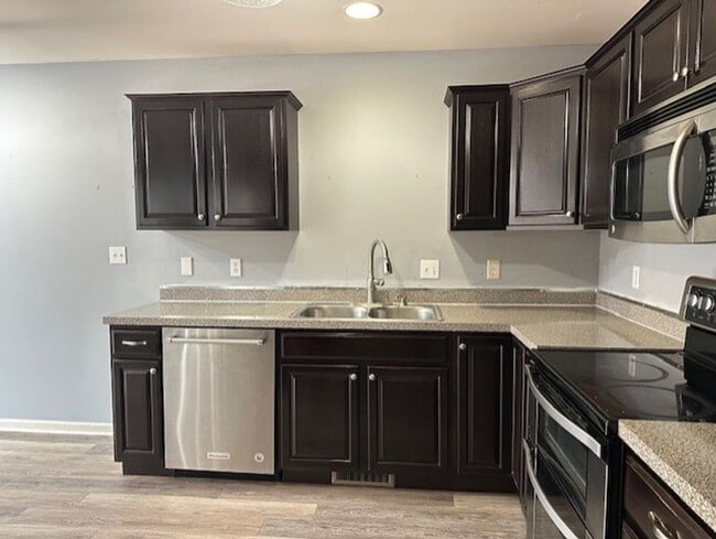 Building Photo - 6402 Creekbend Dr