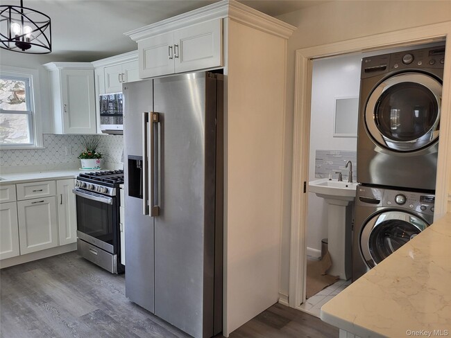 Building Photo - 83 W Main St