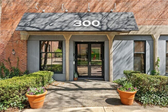 Building Photo - 300 Pearl St