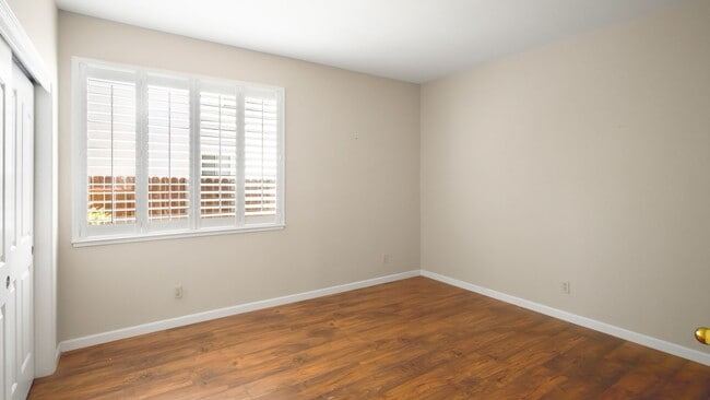 Building Photo - 4 BR/3BA Home in Laurel Creek with Park-Like Backyard!