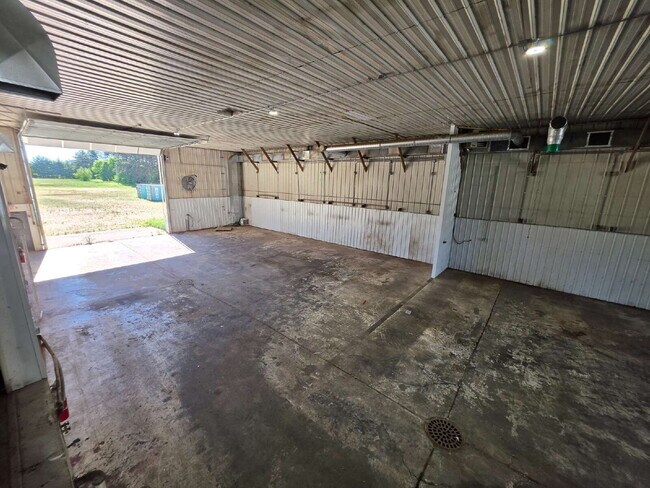 Building Photo - 24.2 Acres – Industrial Warehouse, Residential Or Office Space, Pole Shed & Recreational Land