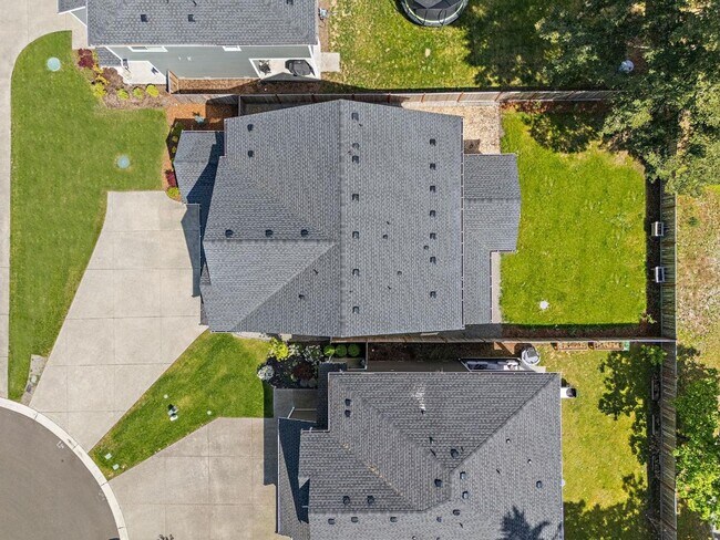 Building Photo - Modern 4-Bedroom Yelm Home with Covered Patio, Outdoor Fireplace & Office/Flex Space!