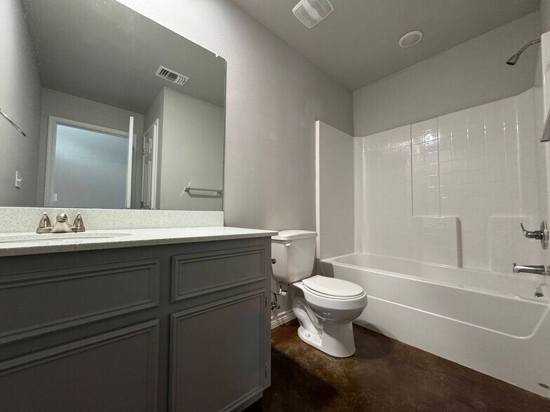 Building Photo - 208 Lowes Blvd