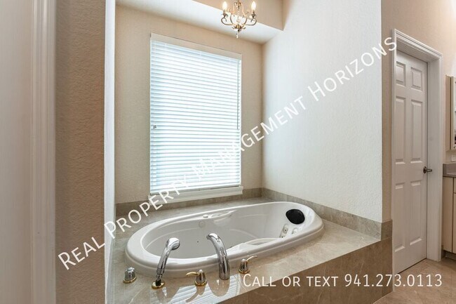 Building Photo - 6914 Stanhope Pl