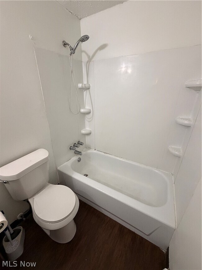 Building Photo - 21 Wayne St SE