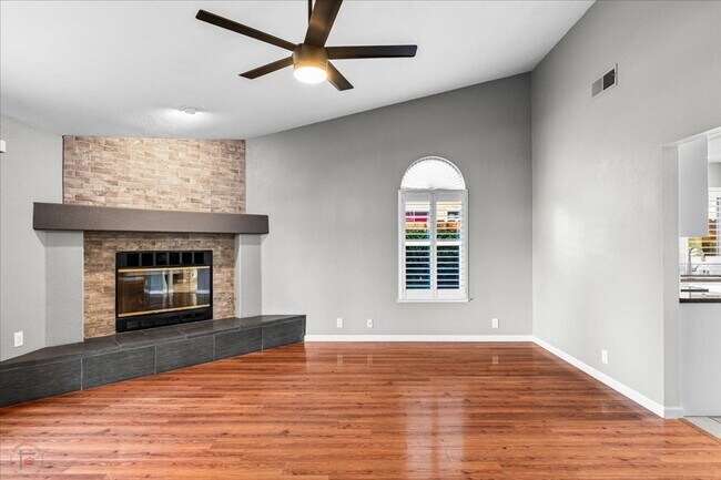 Building Photo - Lovely 3 Bedroom/2 Bath Home Located in Lodi Ca