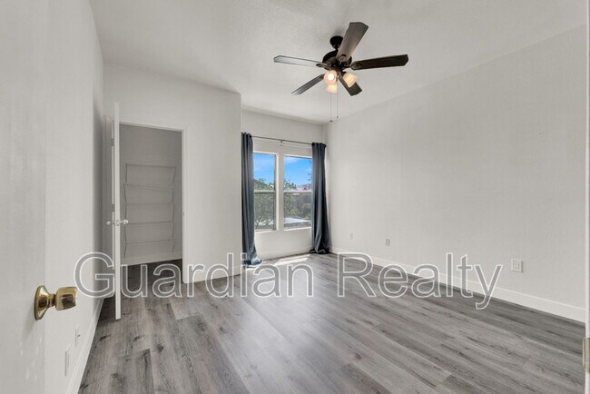 Building Photo - 8250 N Grand Canyon Dr