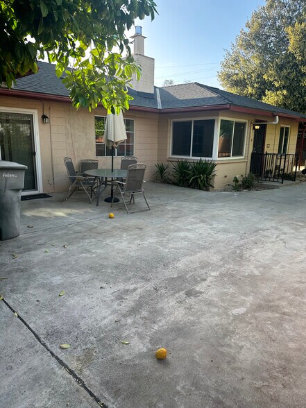 Building Photo - 646 W Peralta Way