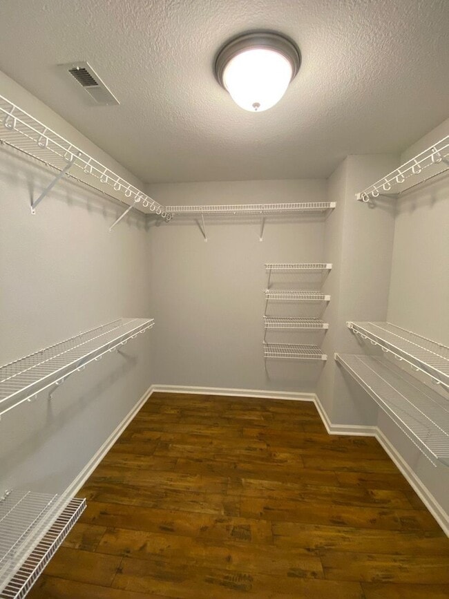 Building Photo - Introducing a stunning Condo with a coasta...