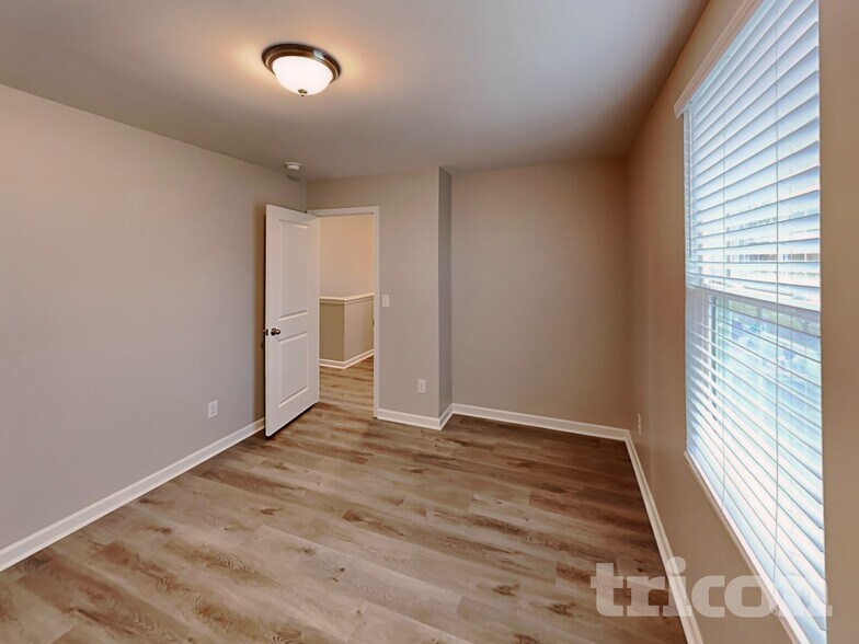 Building Photo - 1845 Belle Arbor Dr