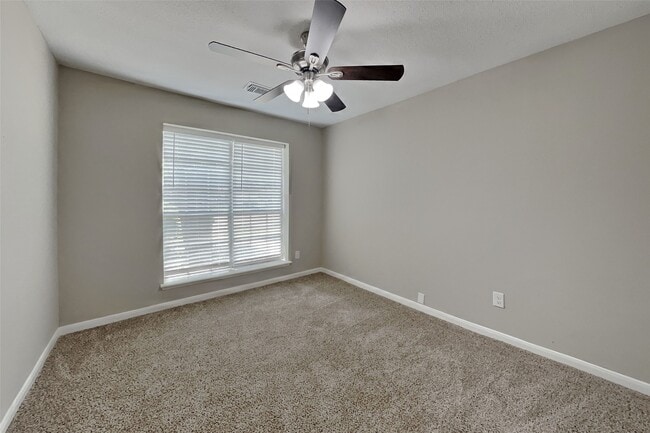 Building Photo - 18002 Golden Ridge Dr