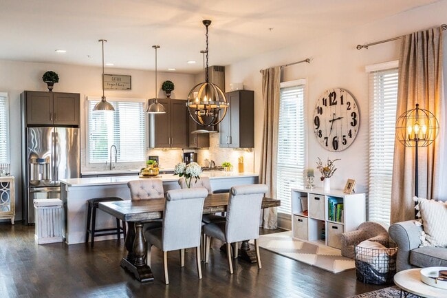 Building Photo - "Charming 3 Bed, 3 1/2 Baths Townhouse in Nashville's Desirable 37204 Neighborhood!" In The Heart...