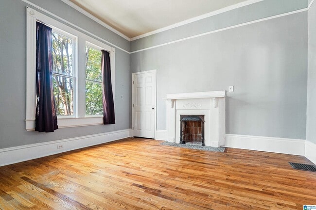 Building Photo - 3716 6th Ave S