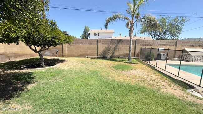 Building Photo - 6708 E Monte Vista Rd