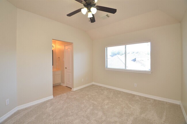 Building Photo - 5615 Bent Arbor Ln