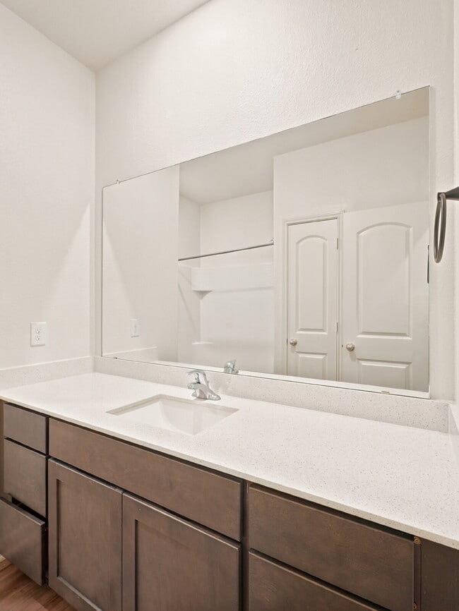 Building Photo - "Charming 4-Bed Oasis with 2 Baths in Fort Worth – Spacious 1,724 Sq Ft Gem!"