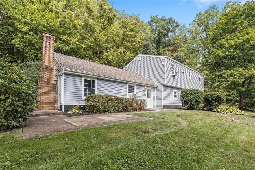 Building Photo - 116 Hickory Hill Ln