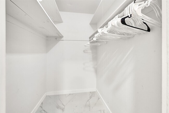 Building Photo - 22406 Fincastle Dr