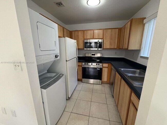 Building Photo - 2092 NE 167th St