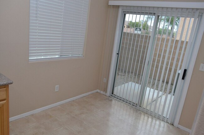 Building Photo - SW - 3 BEDROOMS PLUS LOFT SPACE