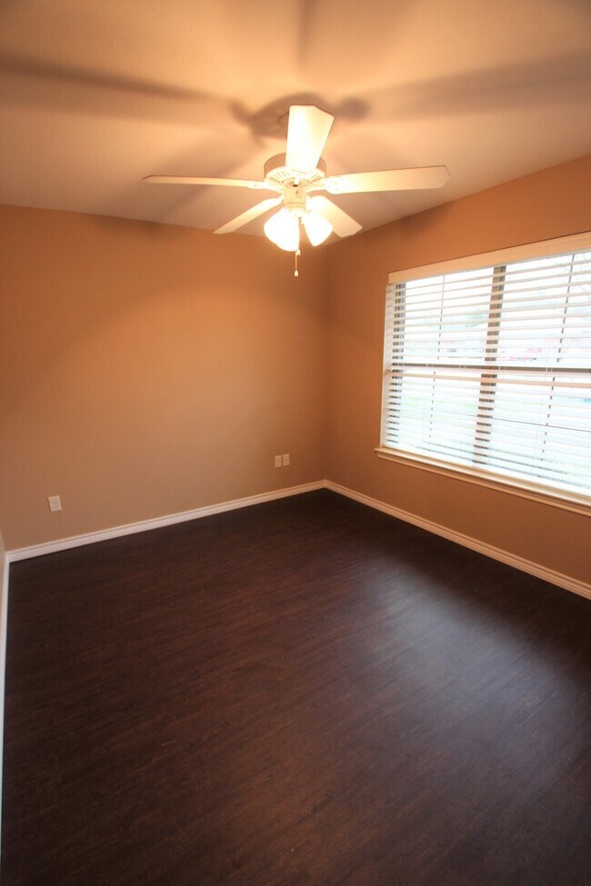 Building Photo - 19401 King Ranch Dr