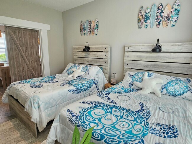 Building Photo - Annual Furnished or Seasonal Short-Term 4 Bedroom 2.5 Bathroom Home in Palmero!