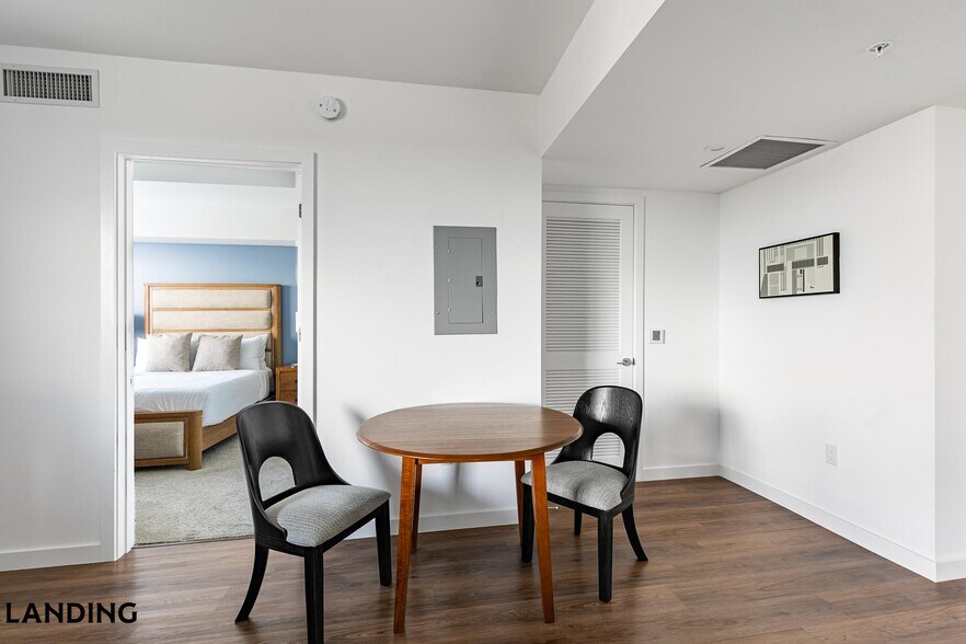 Building Photo - 200 NE 1st Ave