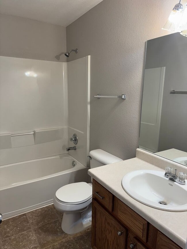 Building Photo - ALL PROSPECTIVE TENANTS MUST SUBMIT A $58 ...