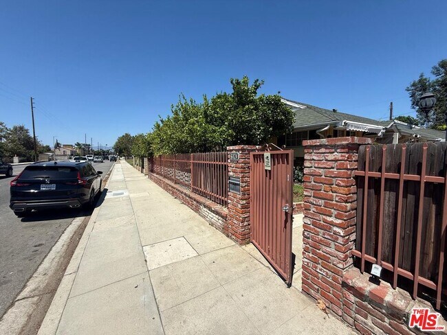 Building Photo - 6024 Coldwater Canyon Ave