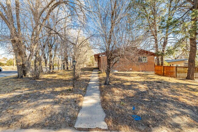 Building Photo - Great 3 Bed 3 Bath Hilltop Home for rent.