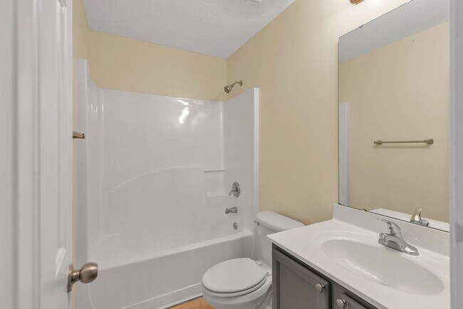 Building Photo - 106 Briar Hollow Dr