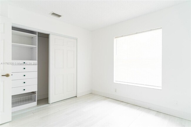 Building Photo - 719 Stanton Dr