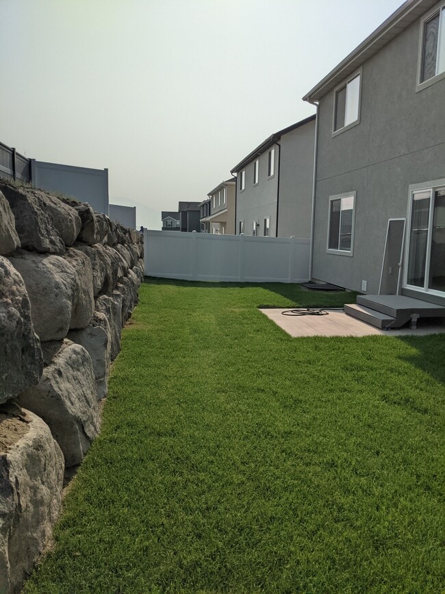 Building Photo - 4581 Flower Point