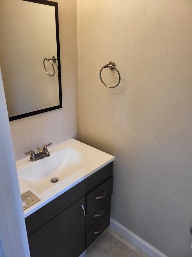 Building Photo - THALIA WAYSIDE TOWNHOMES