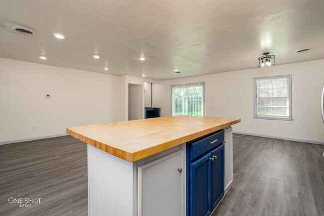 Building Photo - 3181 Sherry Ln