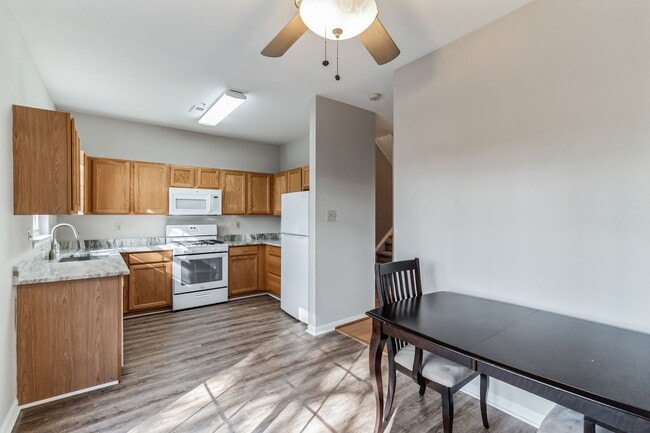Building Photo - 487 Fort Hill Cir