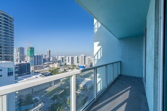 Building Photo - 1900 N Bayshore Dr