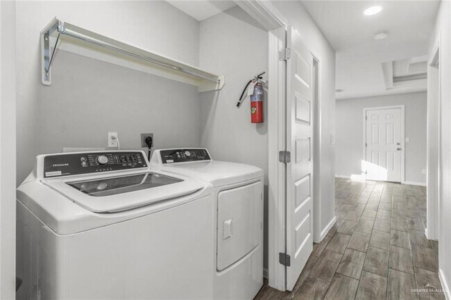 Building Photo - 3408 Sahara St