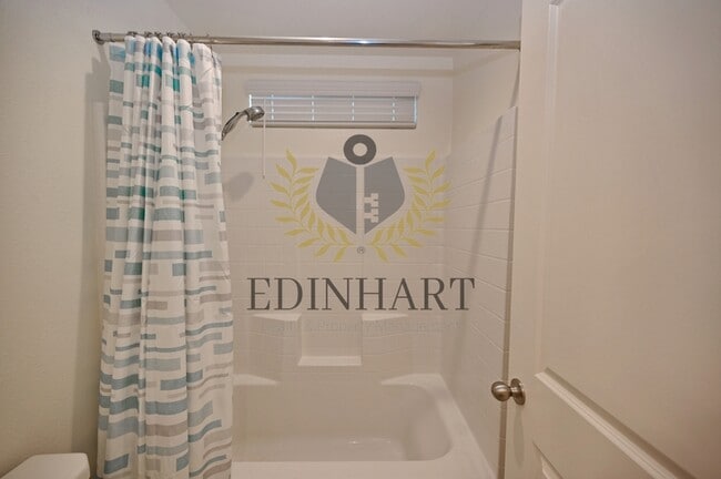 Building Photo - 893 Fir St W