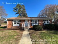 Building Photo - Vintage 3 Bedroom 2 Bath Brick Ranch on co...