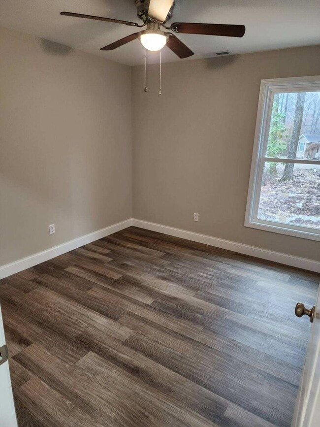 Building Photo - 3-Bedroom Single-Family Home Right off 10th Street in Cookeville