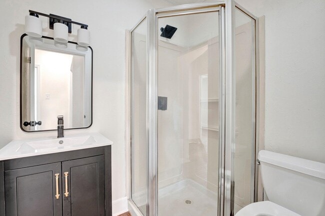 Building Photo - 3780 Shirlwood Ave