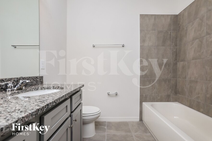 Building Photo - 1169 Spokane Pt