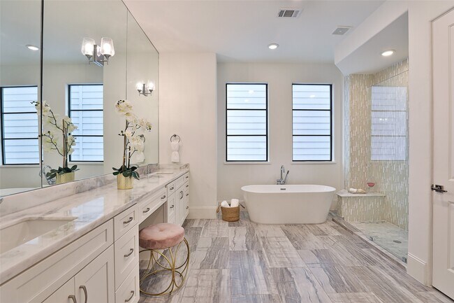 Building Photo - 4527 Graustark St