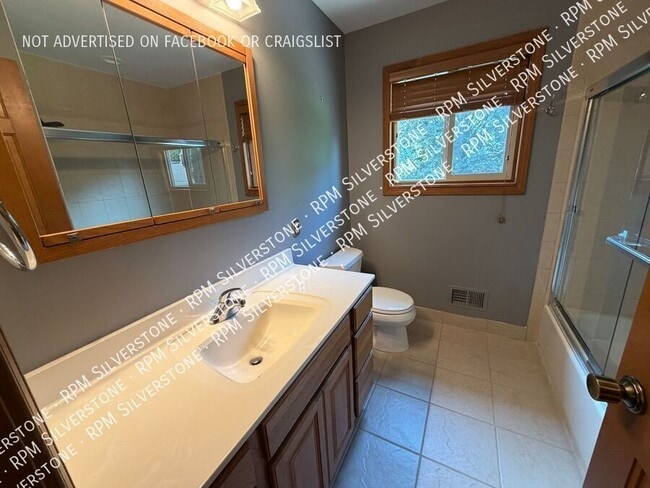 Building Photo - 869 Timberline Dr