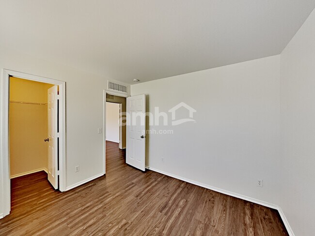 Building Photo - 11319 W Mariposa Dr