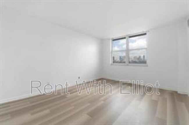 Building Photo - 1625 SE 10th Ave